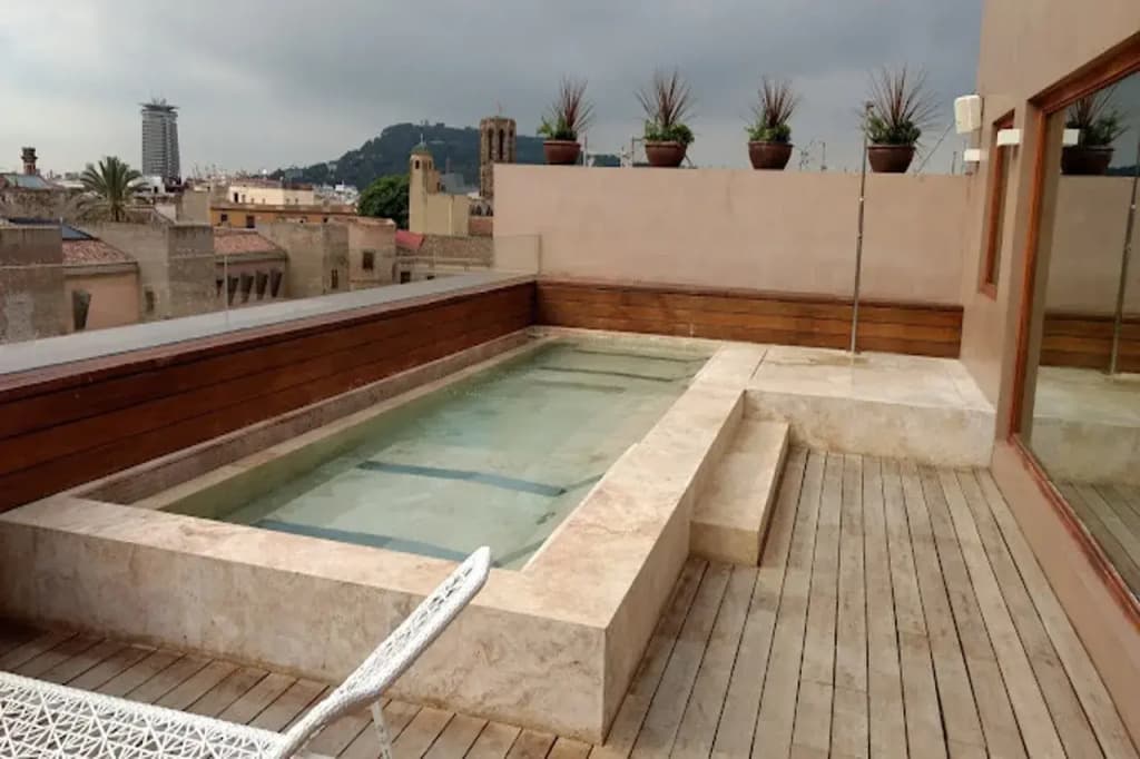 Lamaro Hotel