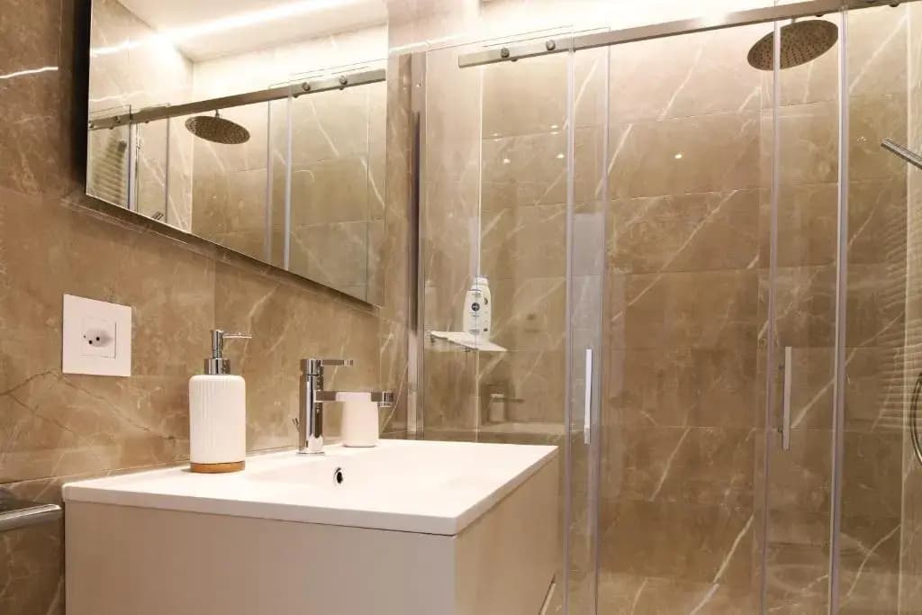 Lake Modern Suites - Free Parking