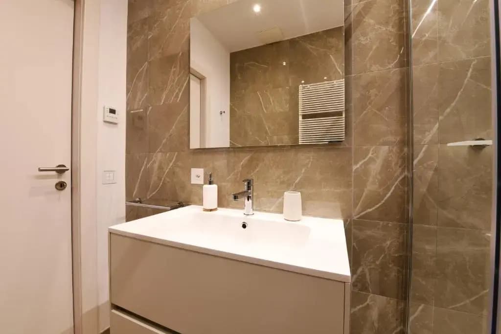 Lake Modern Suites - Free Parking
