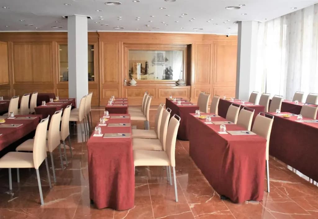 Lamaro Hotel