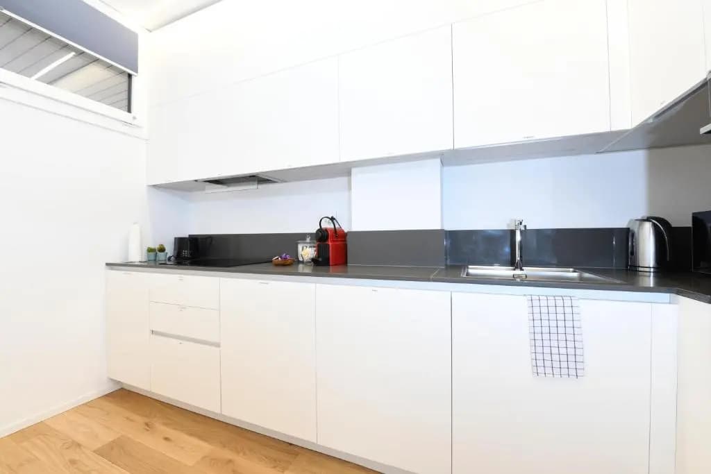 Lake Modern Suites - Free Parking