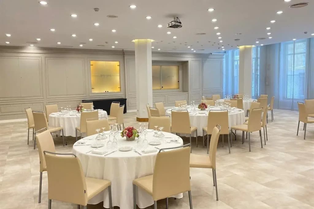 Lamaro Hotel