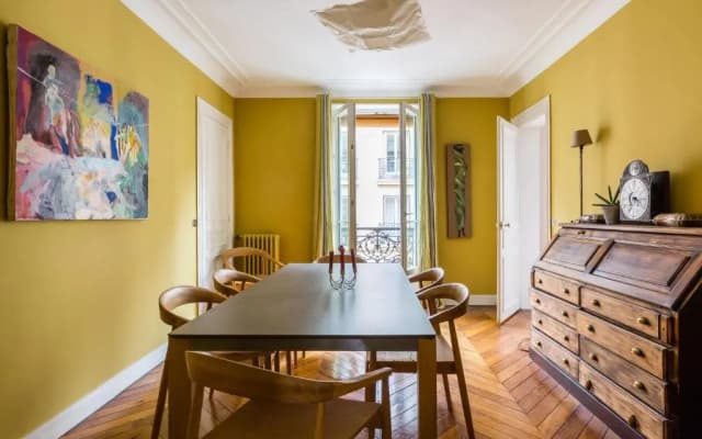 Veeve - Muted Beauty in Batignolles